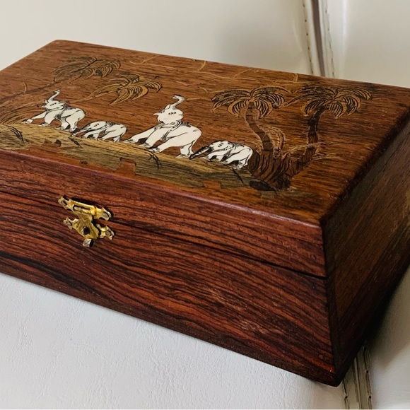 Wooden box - Picture 4 of 11